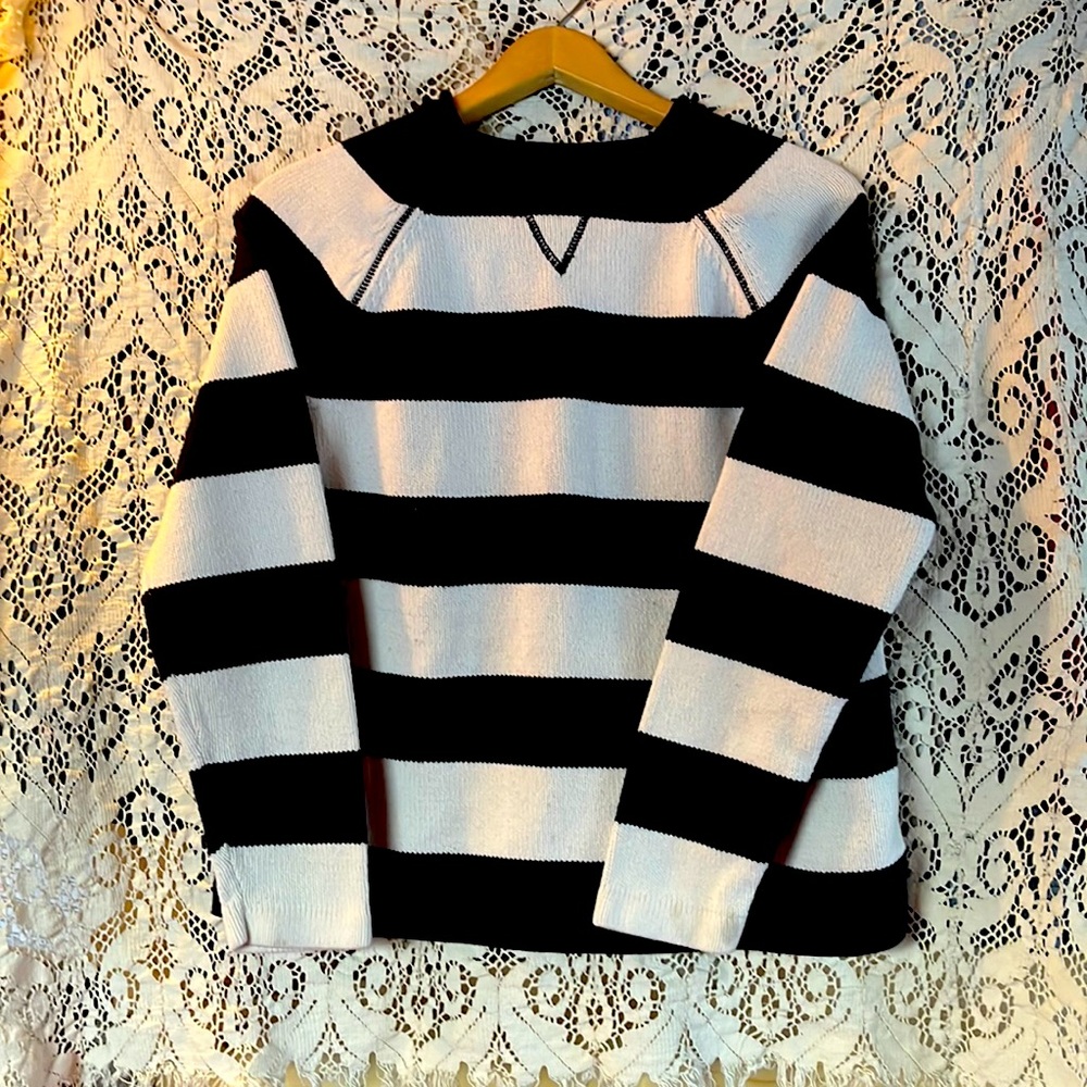 60% cotton 40% acrylic WESTBOUND sweater